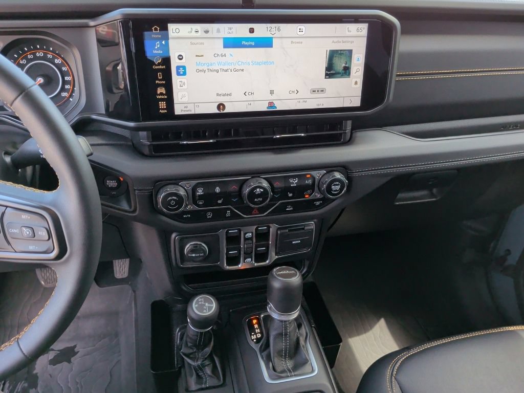 Used 2024 Jeep Gladiator Sport AWD/4WD image 23