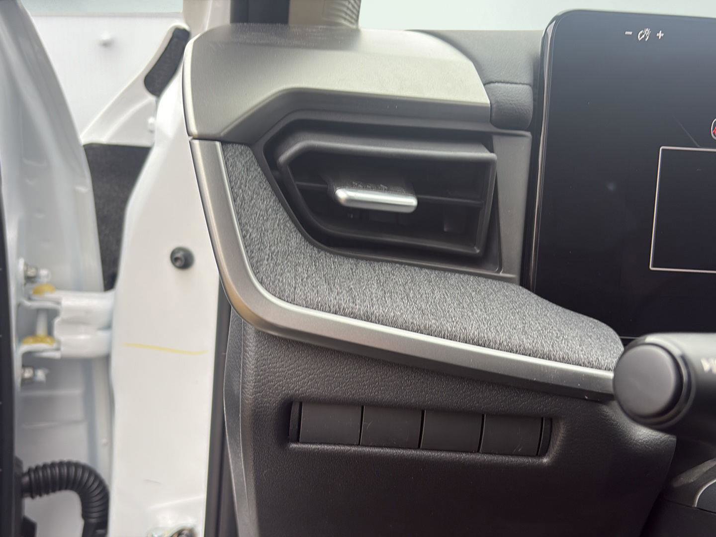 New 2026 Nissan Kicks S image 21