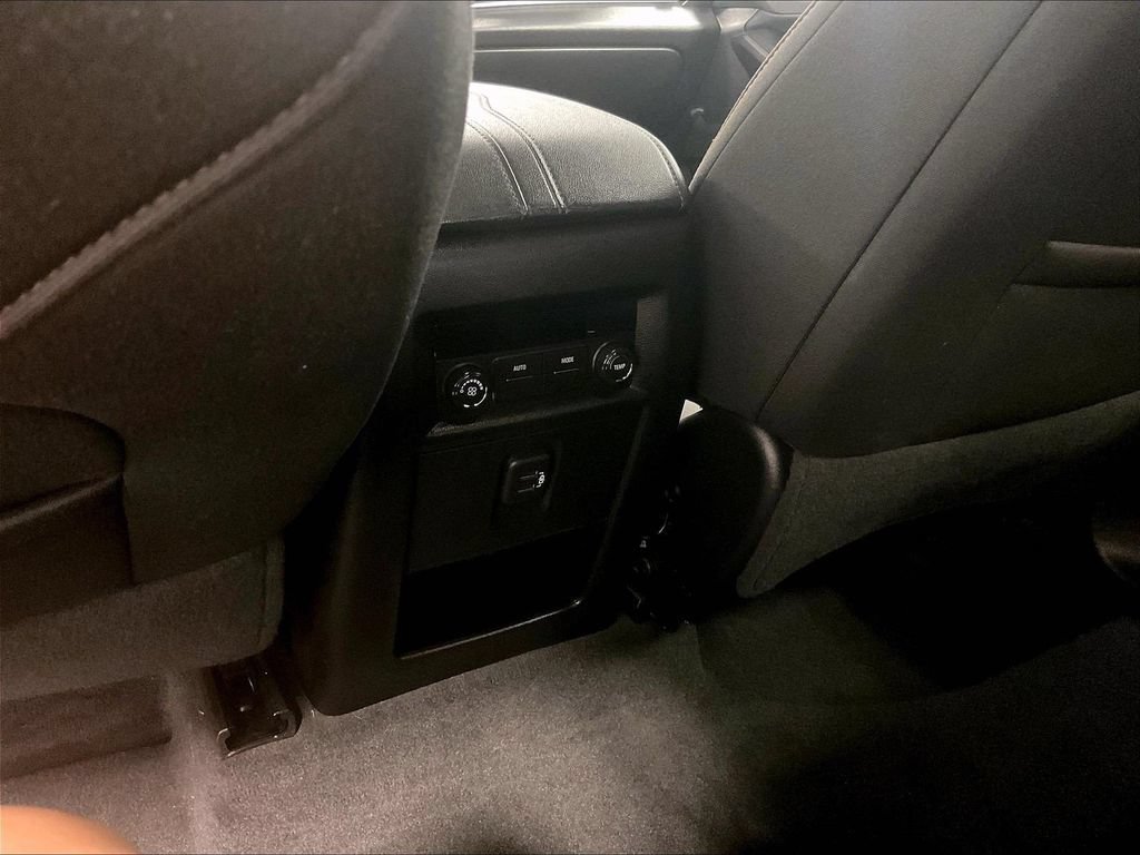 Used 2023 Chevrolet Traverse LT AWD/4WD image 28