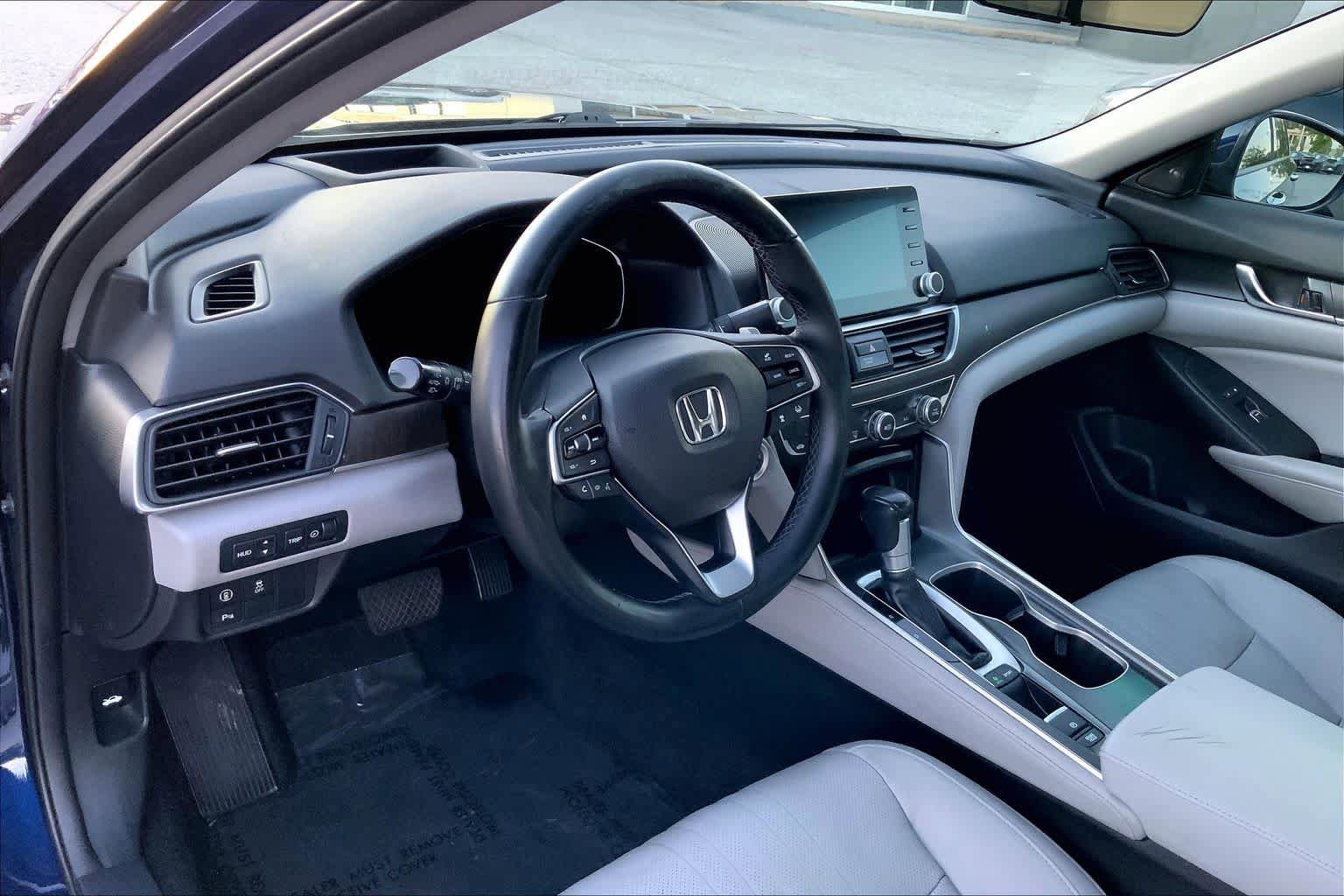 Used 2018 Honda Accord Touring image 17