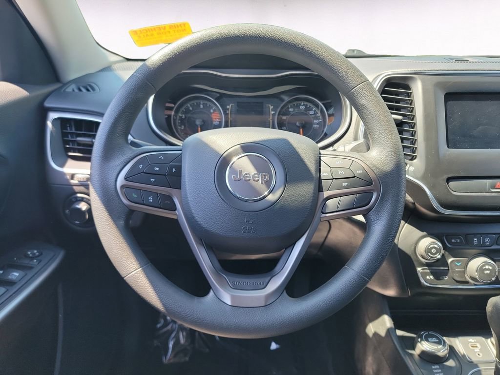 Used 2021 Jeep Cherokee Latitude w/ Mopar Interior Package AWD/4WD image 12