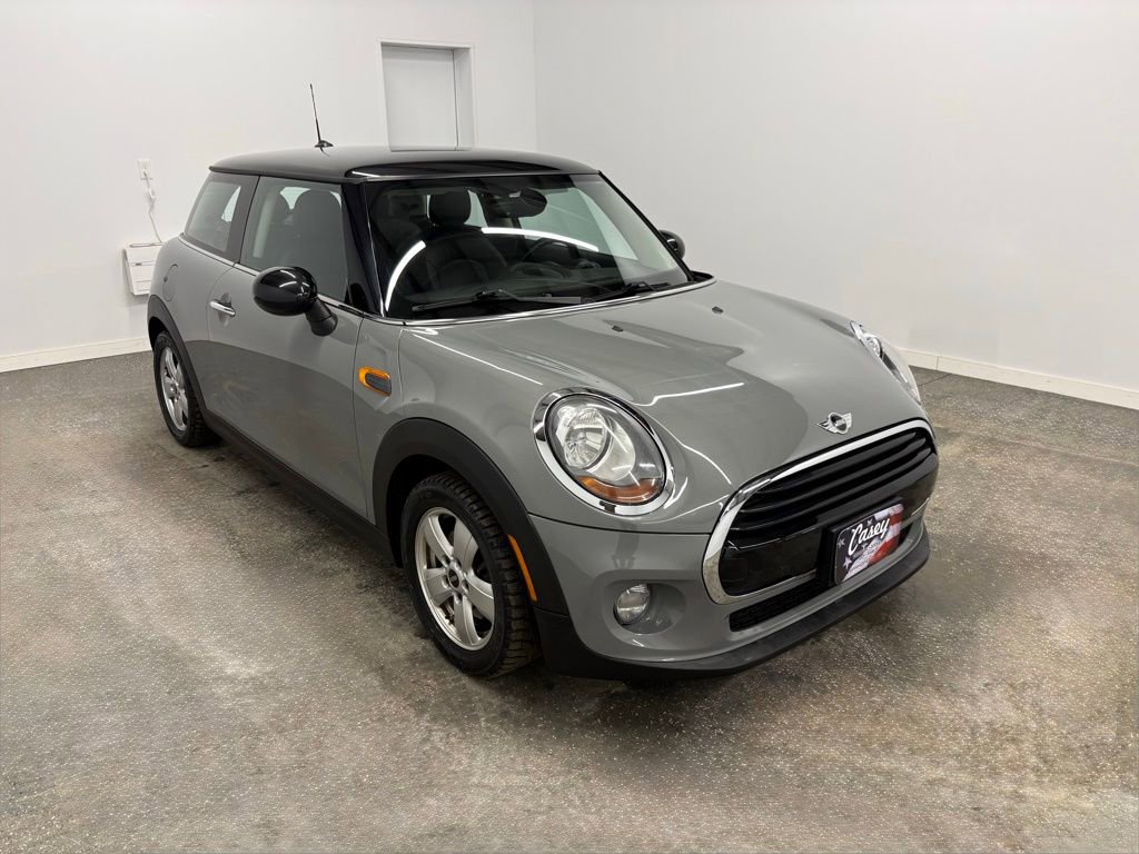 Used 2017 MINI Cooper 2-Door Hardtop image 6