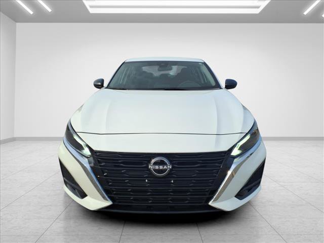Used 2025 Nissan Altima 2.5 SV AWD/4WD image 3