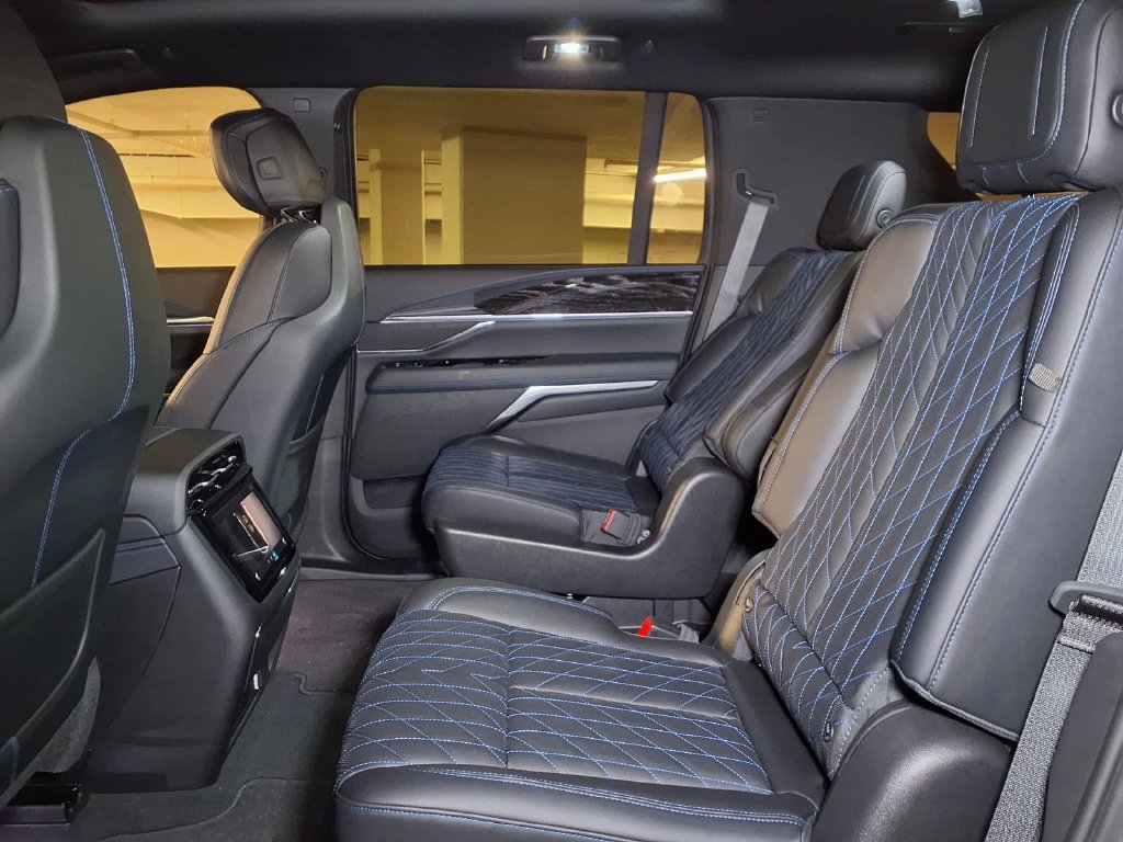 New 2026 Cadillac Escalade IQL Luxury AWD/4WD image 12