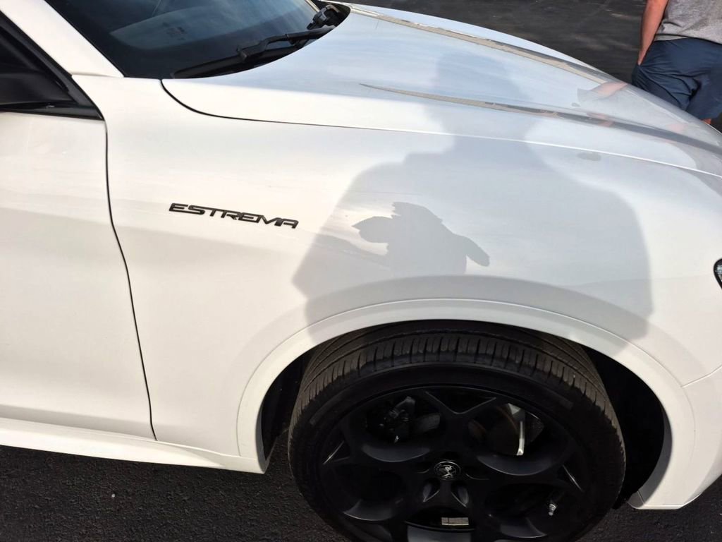 Used 2023 Alfa Romeo Stelvio Estrema AWD/4WD image 8