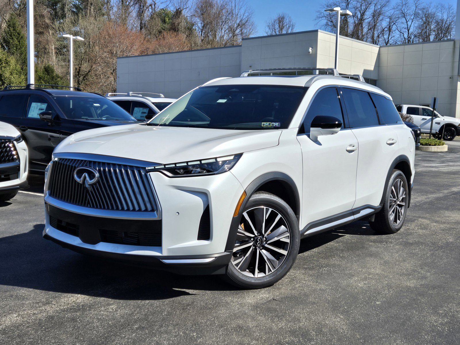 New 2026 INFINITI QX60 Luxe w/ Family Package image 1