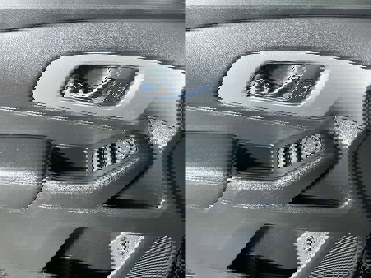 Used 2022 Chevrolet Traverse LT image 13