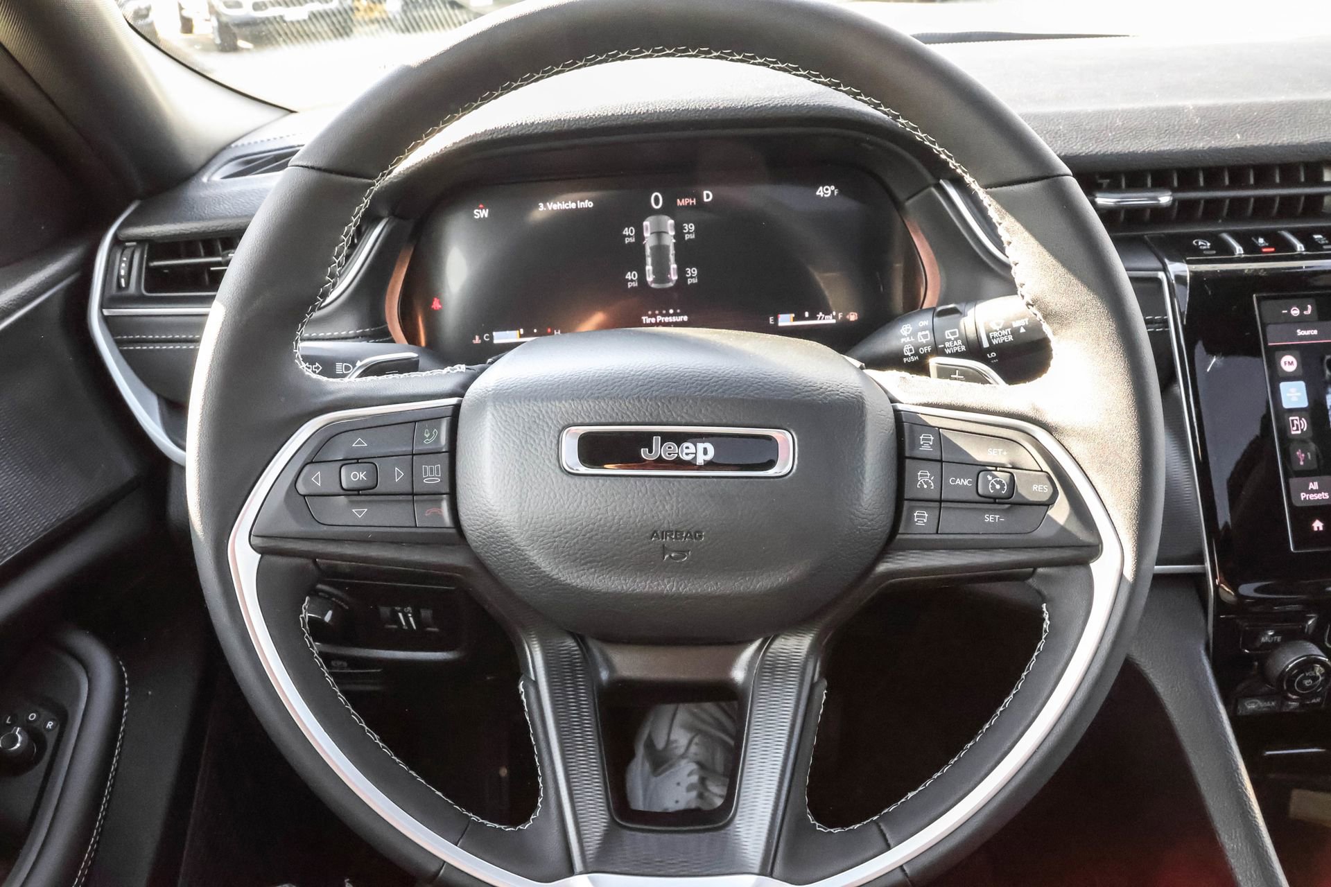 New 2025 Jeep Grand Cherokee Altitude image 29