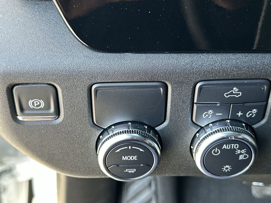 Used 2025 GMC Sierra 1500 SLE image 18