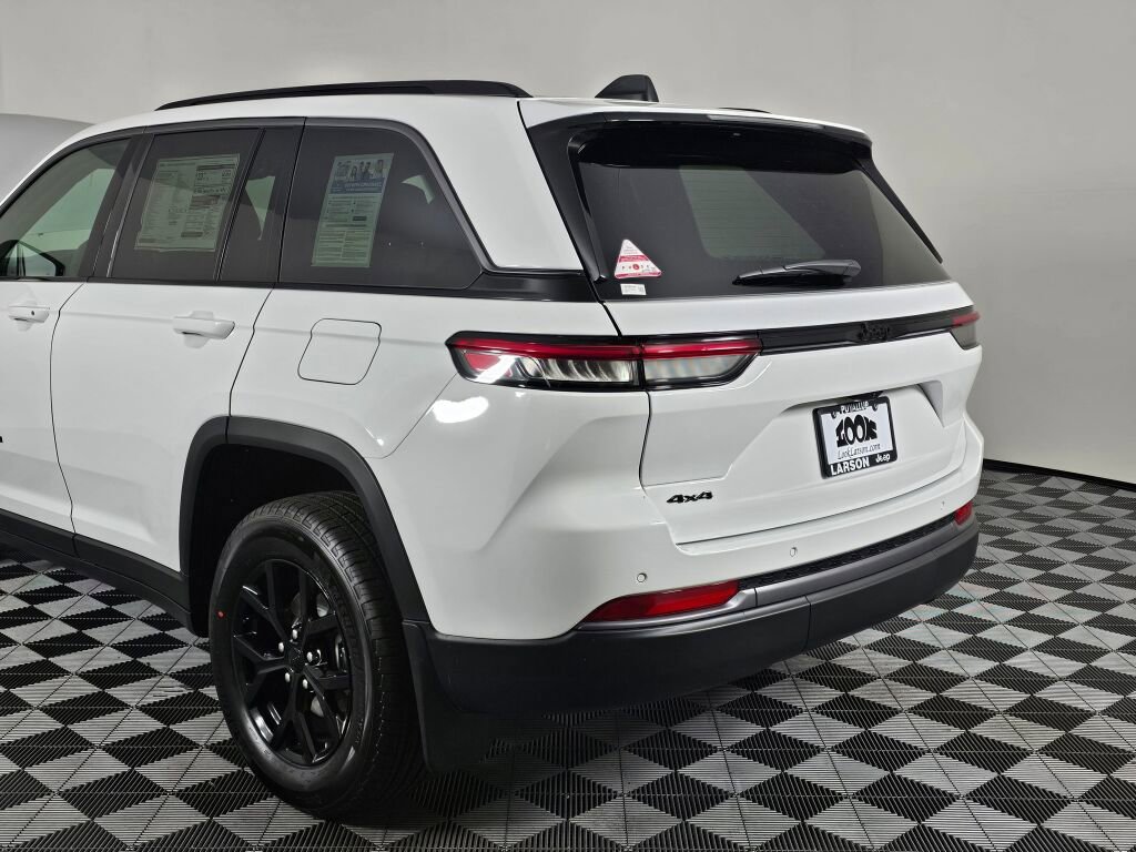 New 2026 Jeep Grand Cherokee Altitude image 11