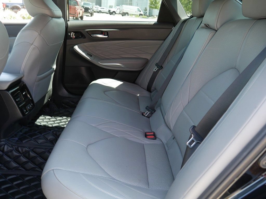 Used 2021 Toyota Avalon Limited w/ Advanced Safety Package FWD image 16