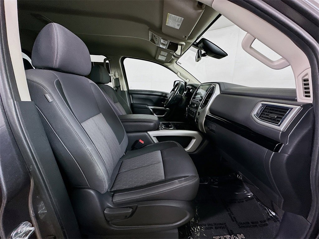 Used 2024 Nissan Titan SV w/ SV Convenience Package image 10