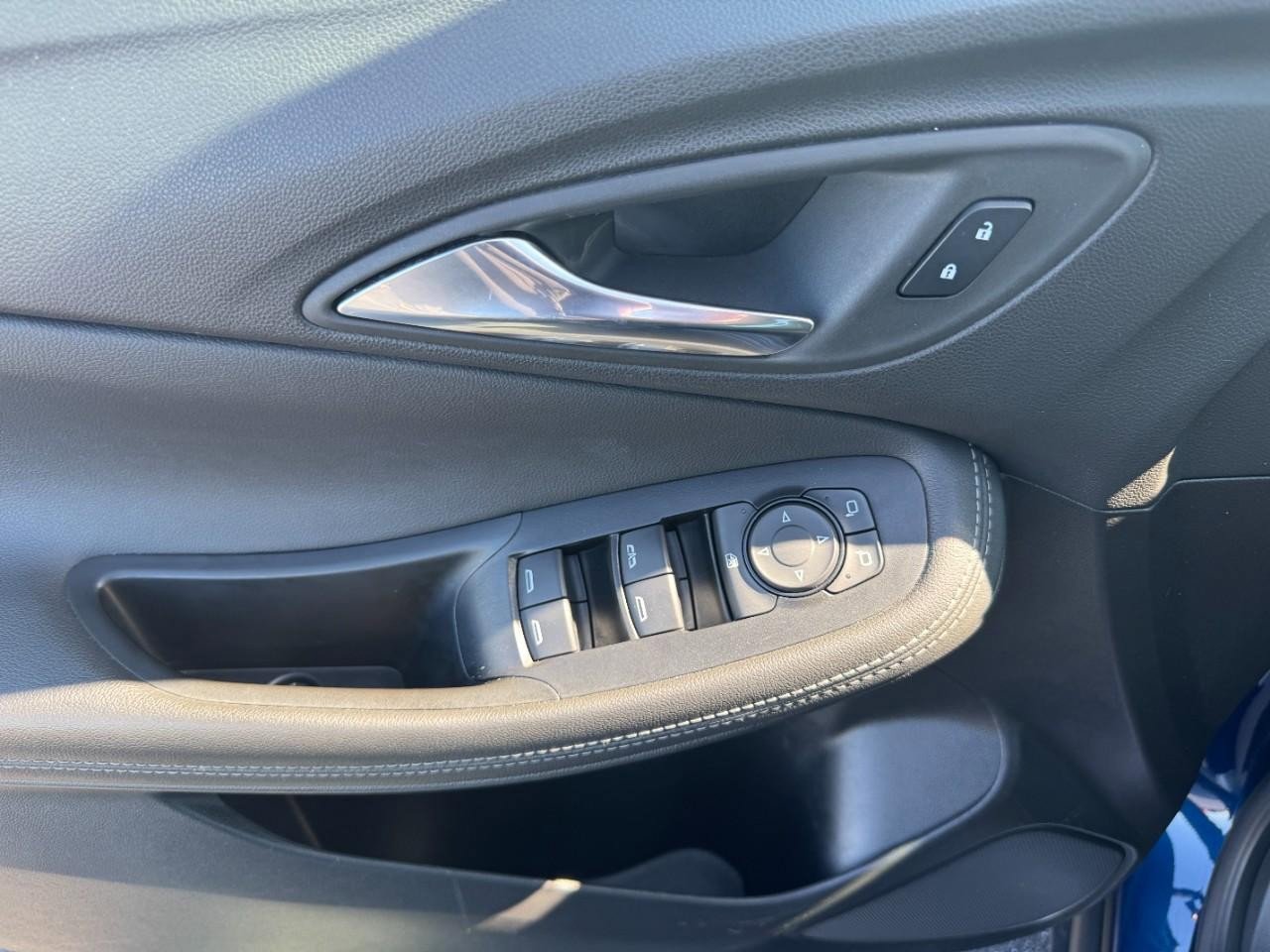 Used 2023 Buick Encore GX Select image 19