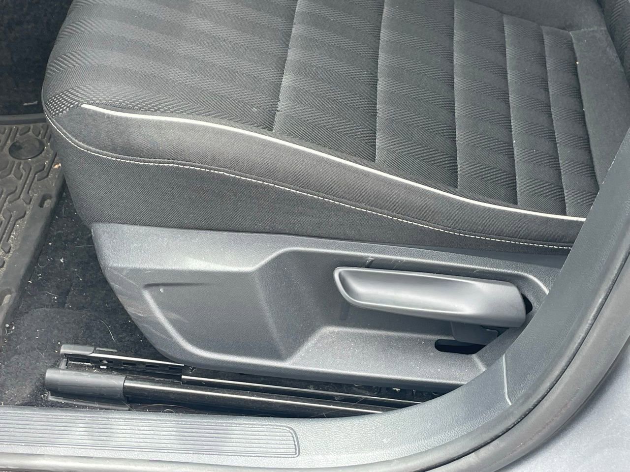 Used 2023 Volkswagen Jetta Sport image 5