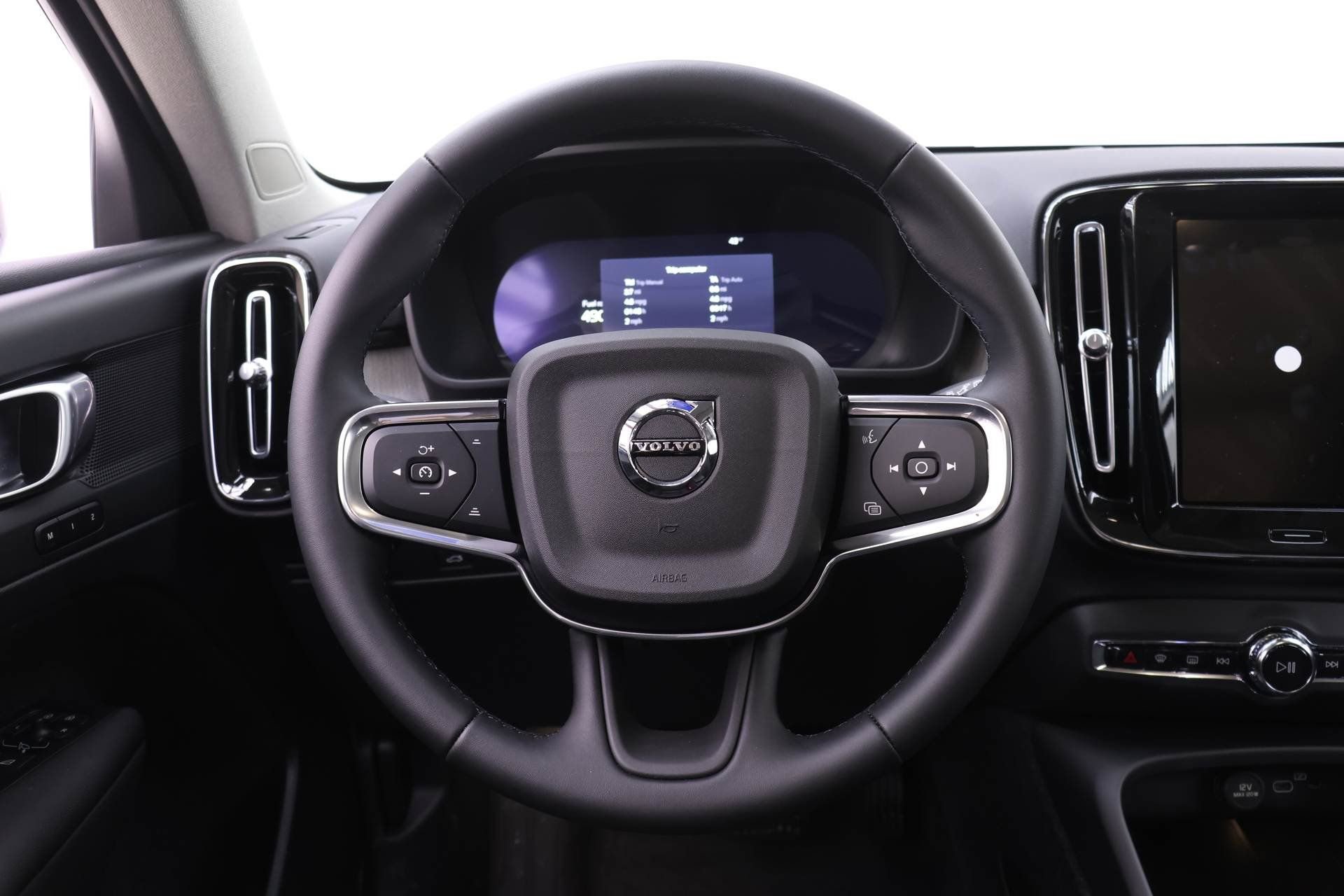 New 2026 Volvo XC40 B5 Plus w/ Protection Package Premier AWD/4WD image 15
