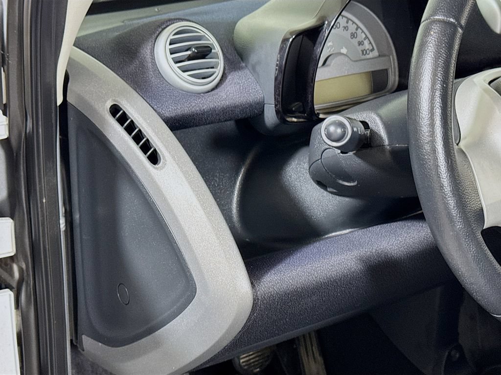 Used 2014 smart fortwo pure RWD image 8