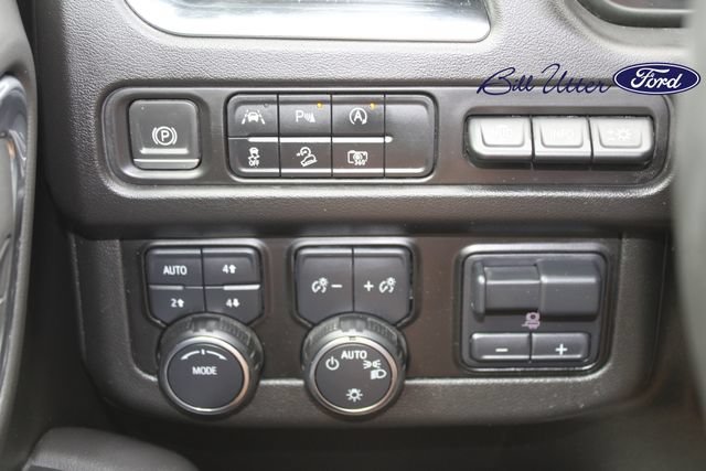 Used 2024 Chevrolet Suburban Premier w/ Premium Package AWD/4WD image 22