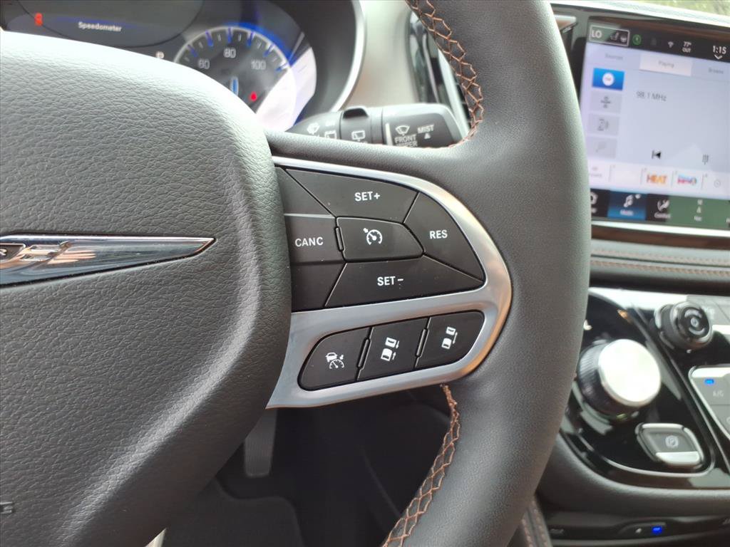 Used 2024 Chrysler Pacifica Pinnacle AWD/4WD image 18