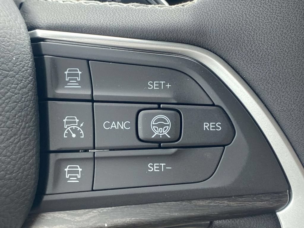 New 2026 Jeep Grand Cherokee L Limited w/ Luxury Tech Group II RWD image 25