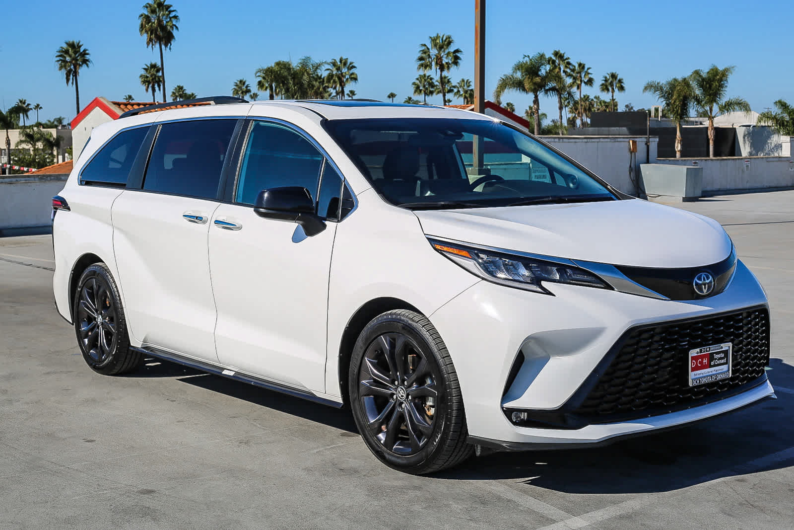 Certified 2023 Toyota Sienna XSE w/ XSE Plus Package FWD image 5