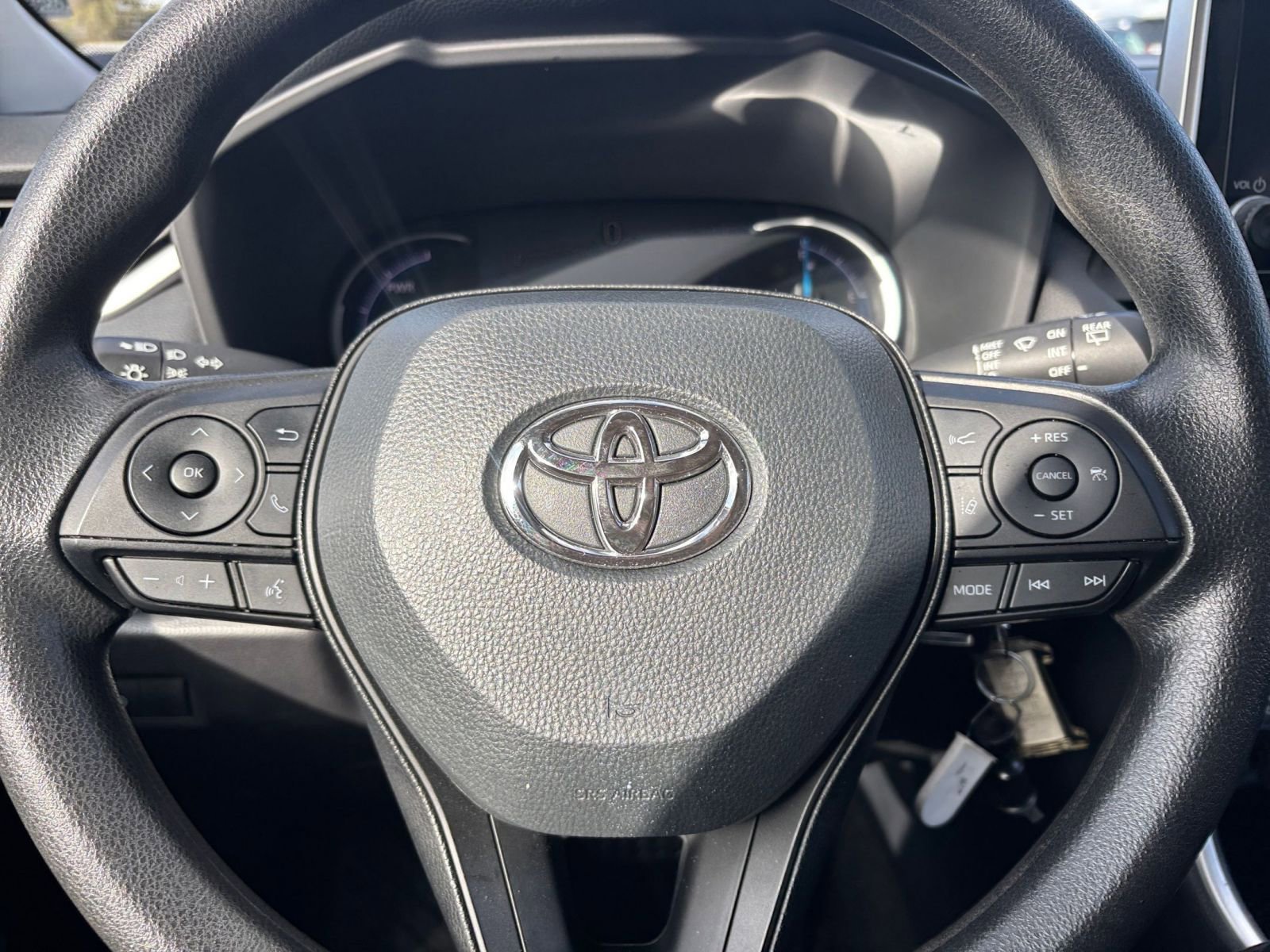 Used 2025 Toyota RAV4 LE image 27