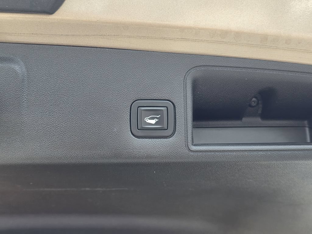 Used 2018 GMC Terrain SLE w/ Driver Convenience Package FWD image 10