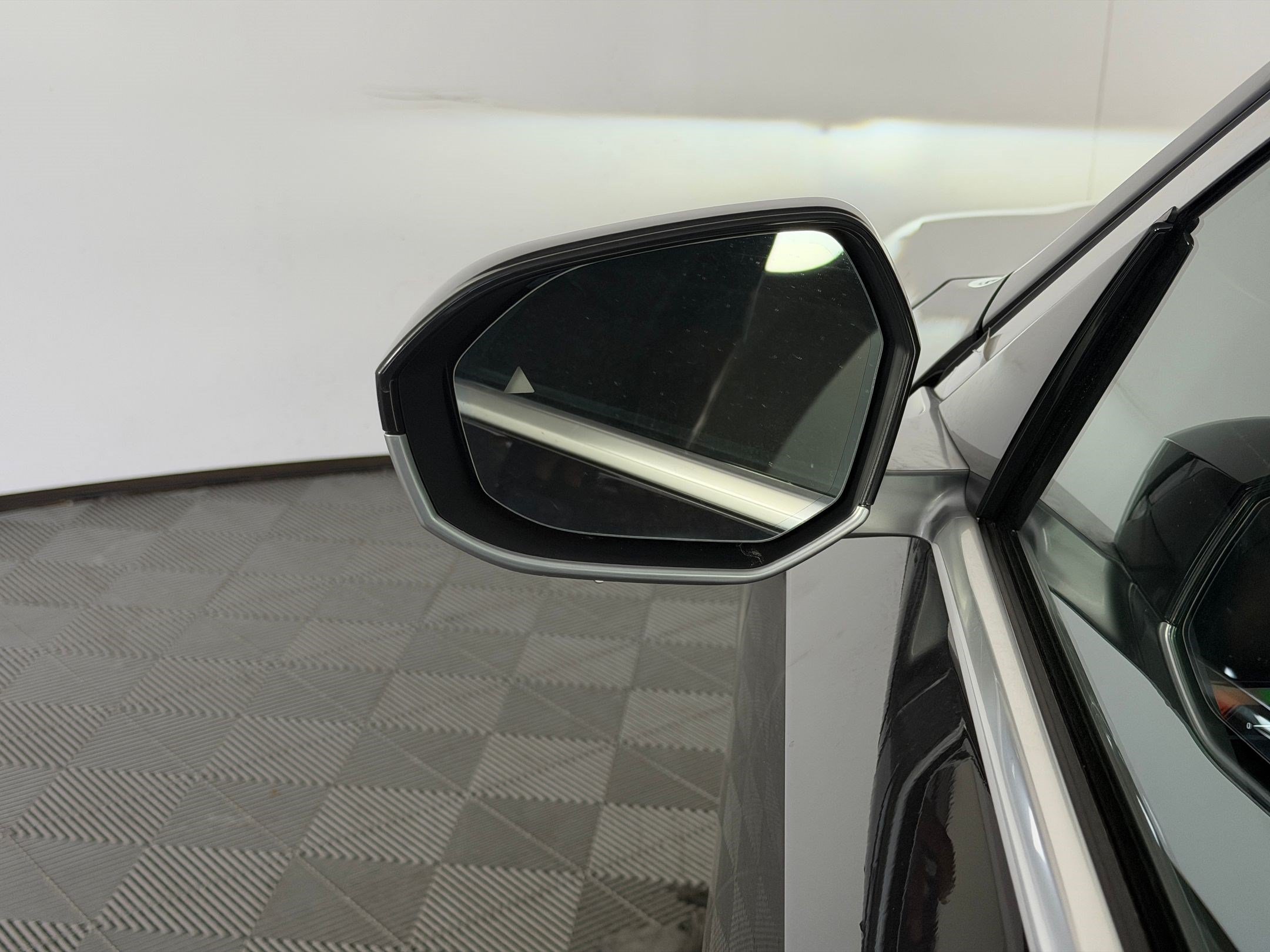 Used 2027 BMW 530i w/ Convenience Package RWD image 26