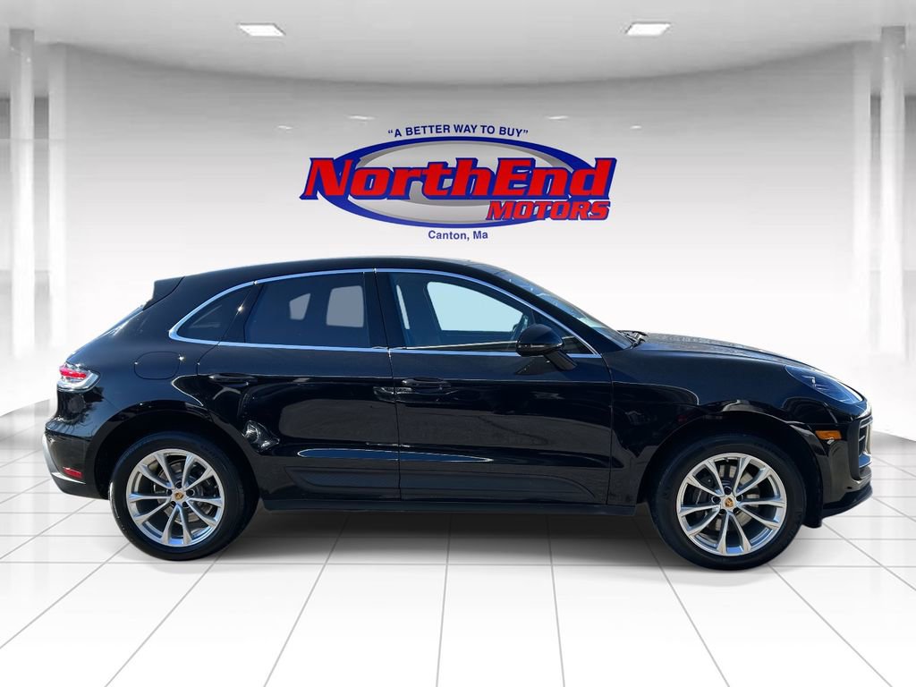 Used 2023 Porsche Macan Turbo image 2