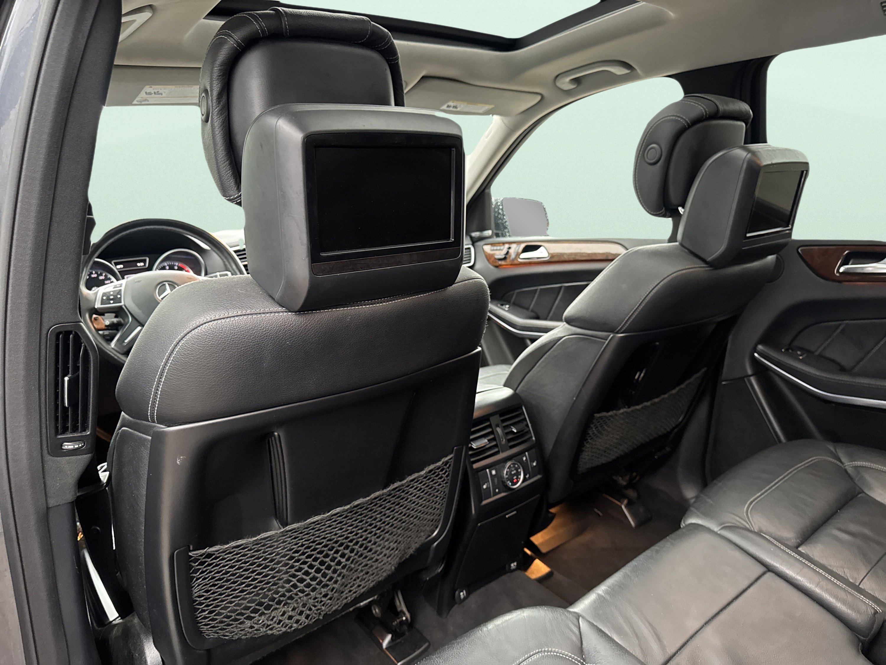 Used 2015 Mercedes-Benz GL 550 4MATIC image 25