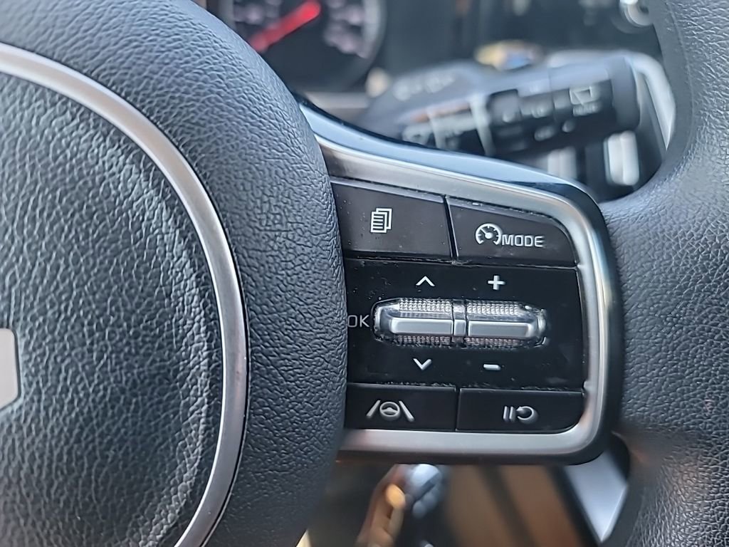 Used 2022 Kia Sorento LX image 12