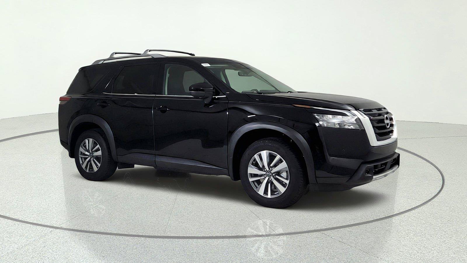 Used 2025 Nissan Pathfinder SL FWD image 8