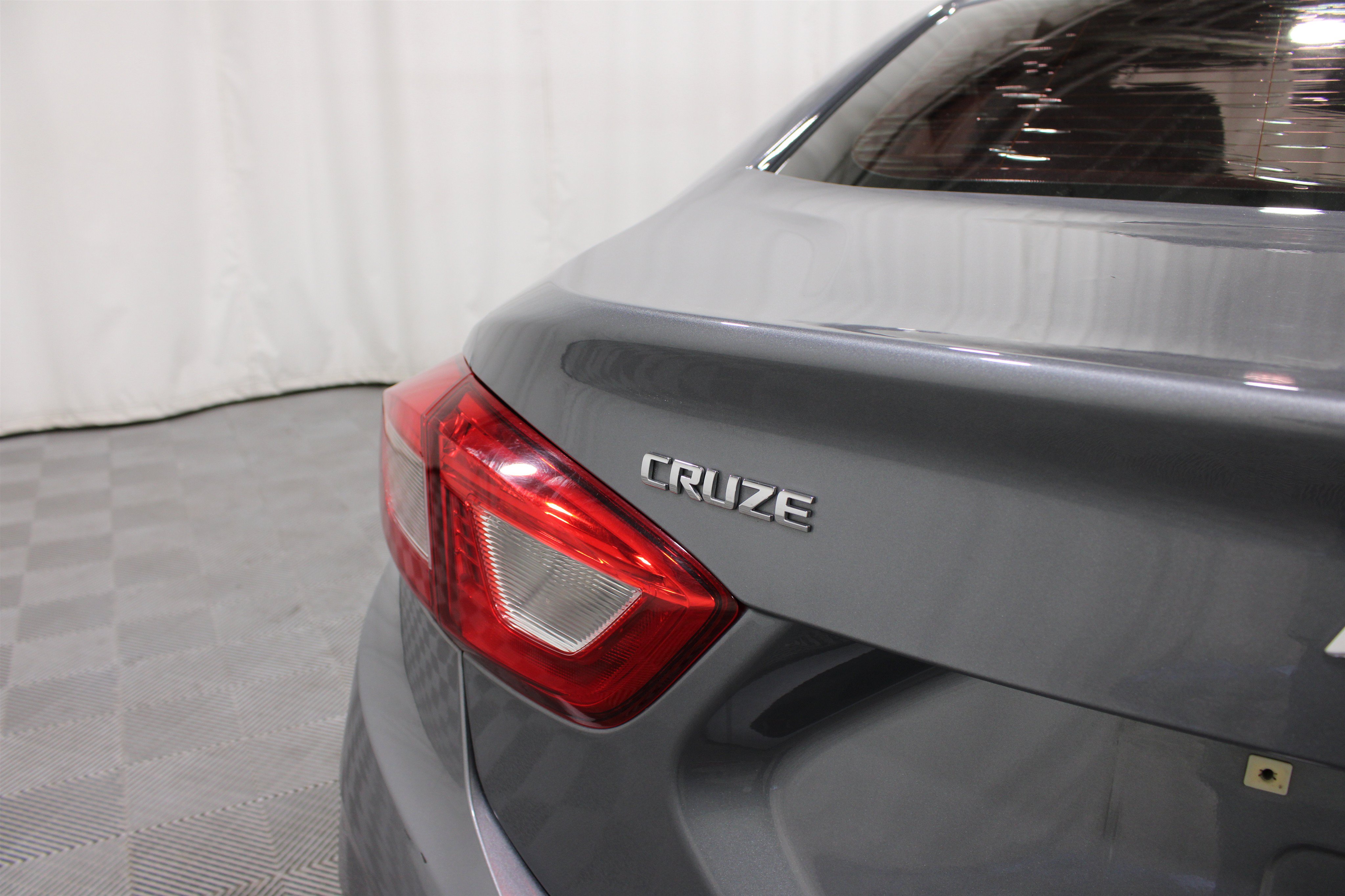 Used 2019 Chevrolet Cruze LT w/ Convenience Package FWD image 29