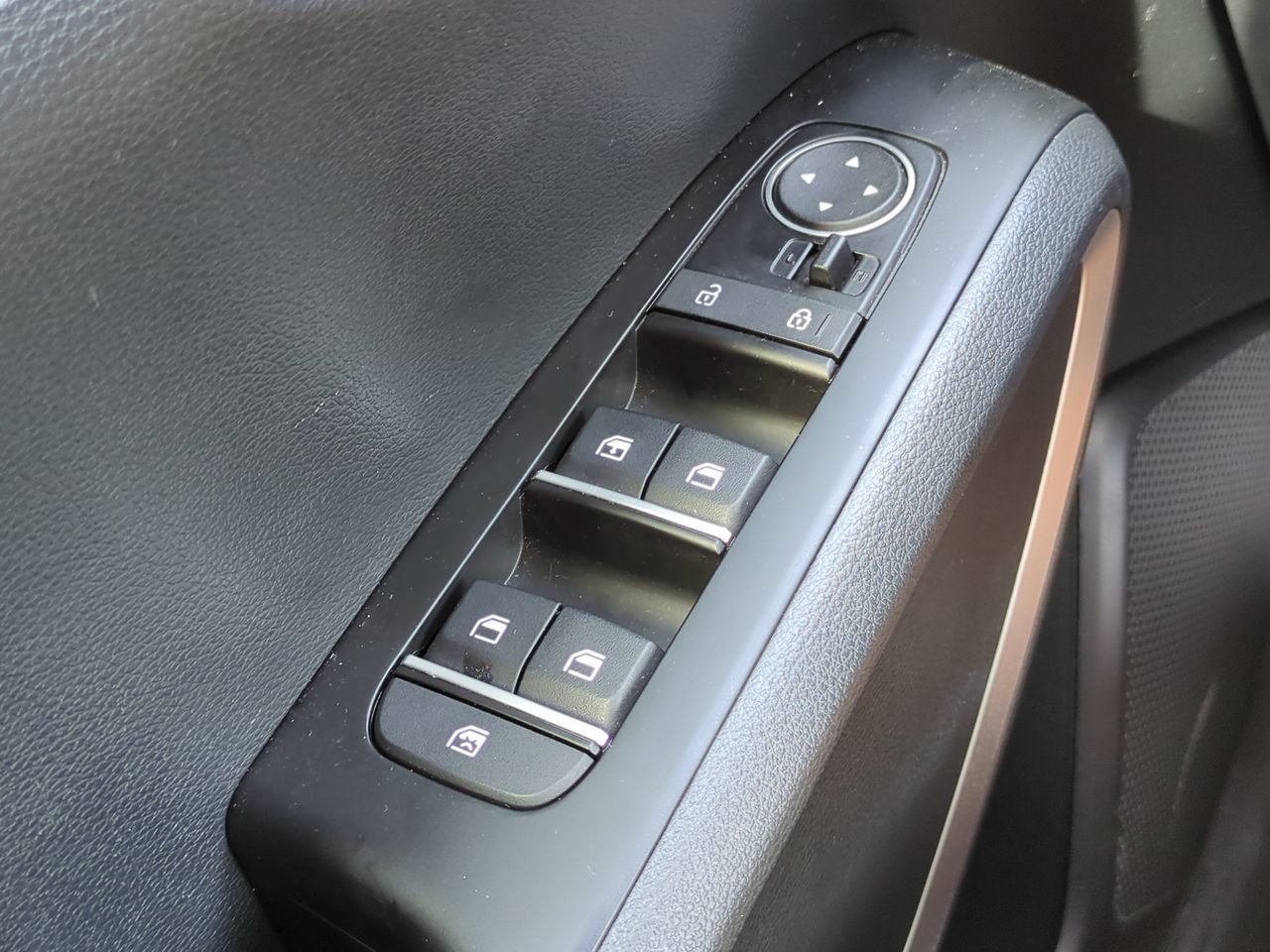 Certified 2025 Kia Soul LX w/ LX Technology Package FWD image 21