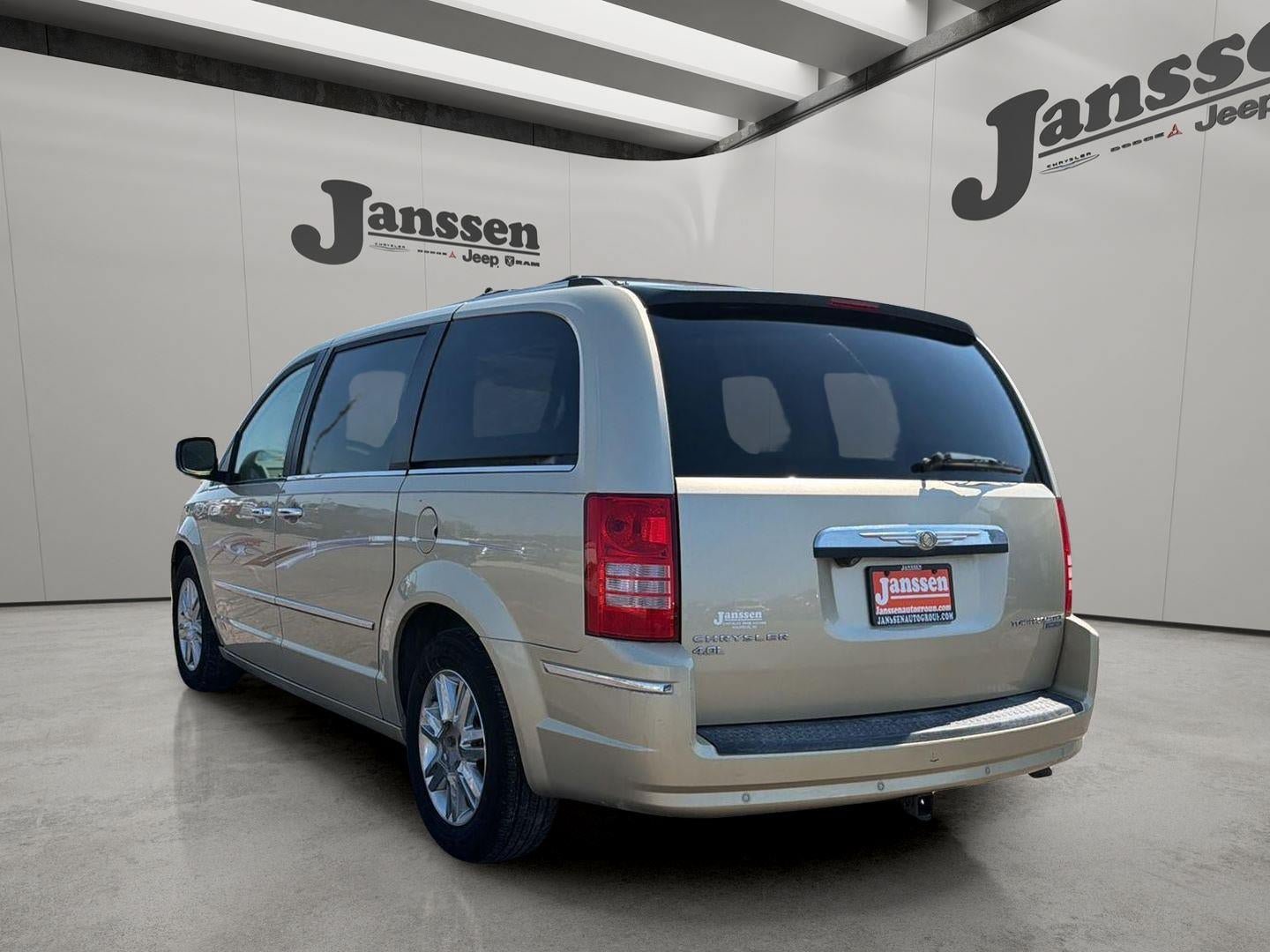 Used 2010 Chrysler Town & Country Limited w/ Entertainment Group #3 FWD image 2