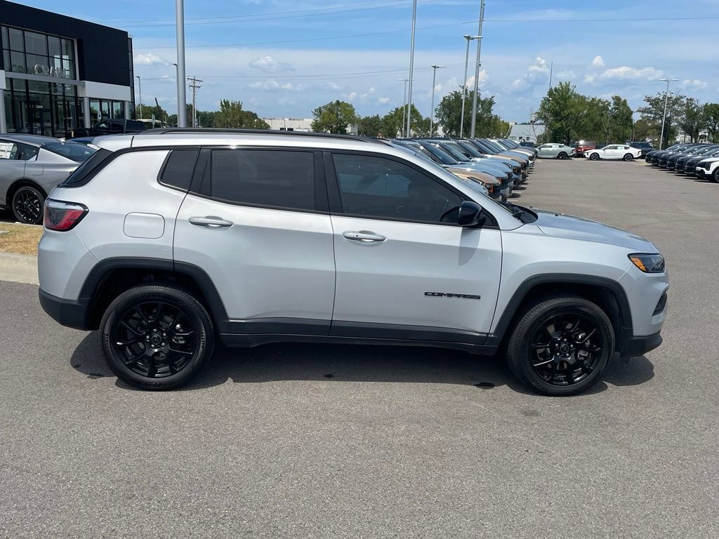 Used 2025 Jeep Compass Latitude w/ Altitude Special Edition AWD/4WD image 7