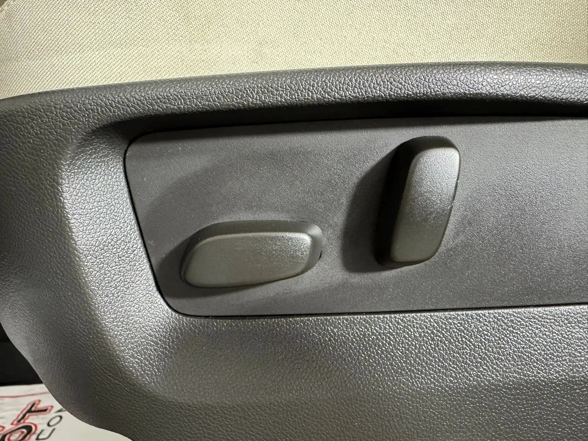 Used 2023 Buick Envision Avenir AWD/4WD image 37