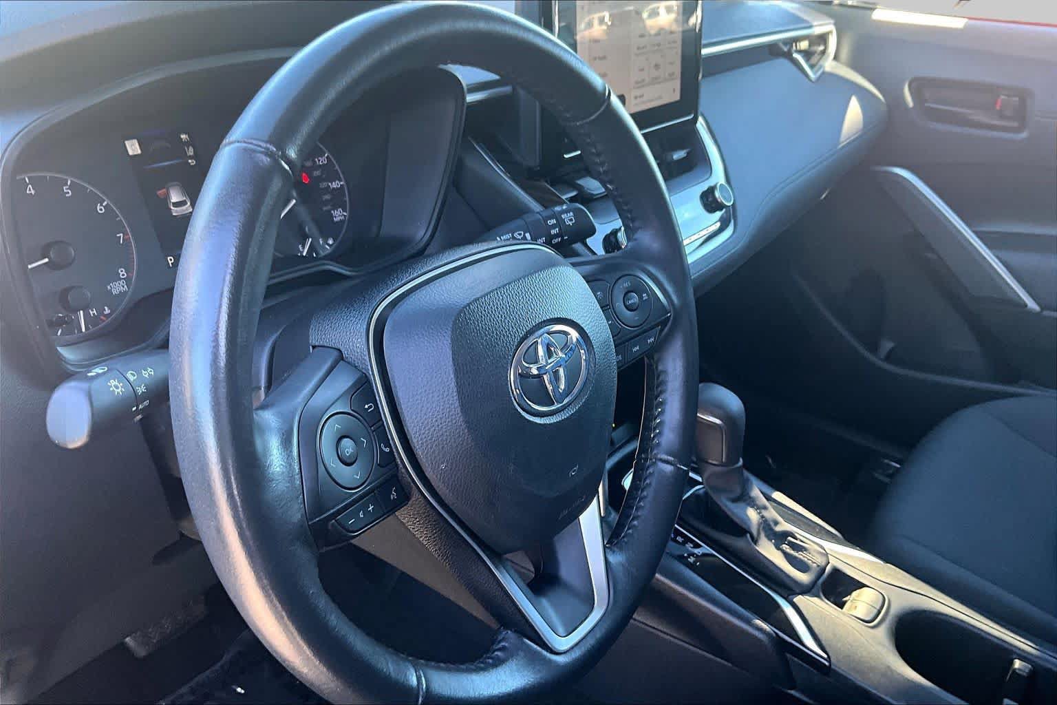 Used 2024 Toyota Corolla Cross LE AWD/4WD image 16