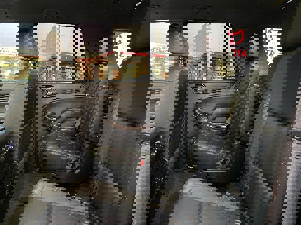 Used 2018 Chevrolet Tahoe LT image 12