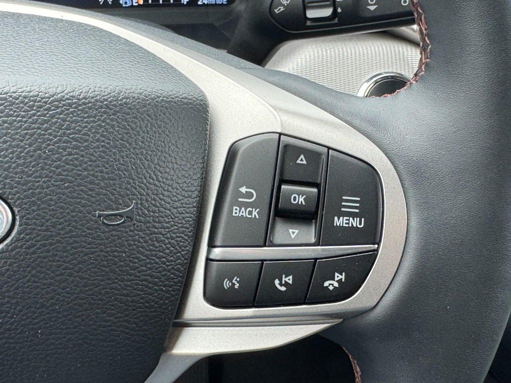 Used 2025 Ford Explorer Active w/ Active Comfort Package AWD/4WD image 18