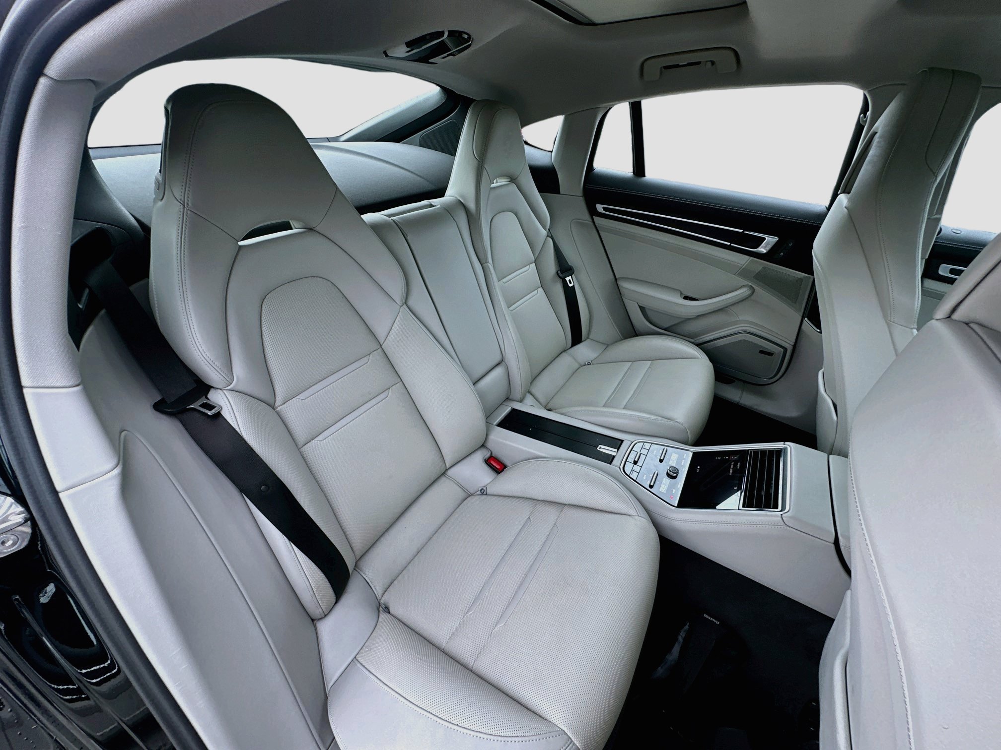Used 2023 Porsche Panamera Platinum Edition w/ Assistance Package RWD image 28