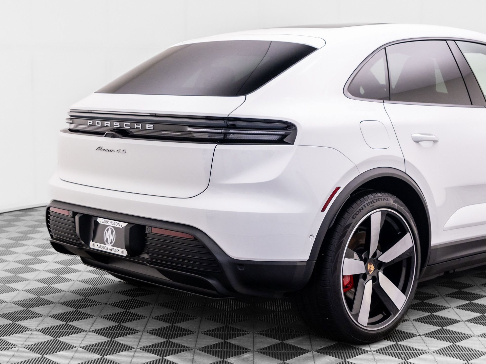 Certified 2025 Porsche Macan 4S Electric image 39