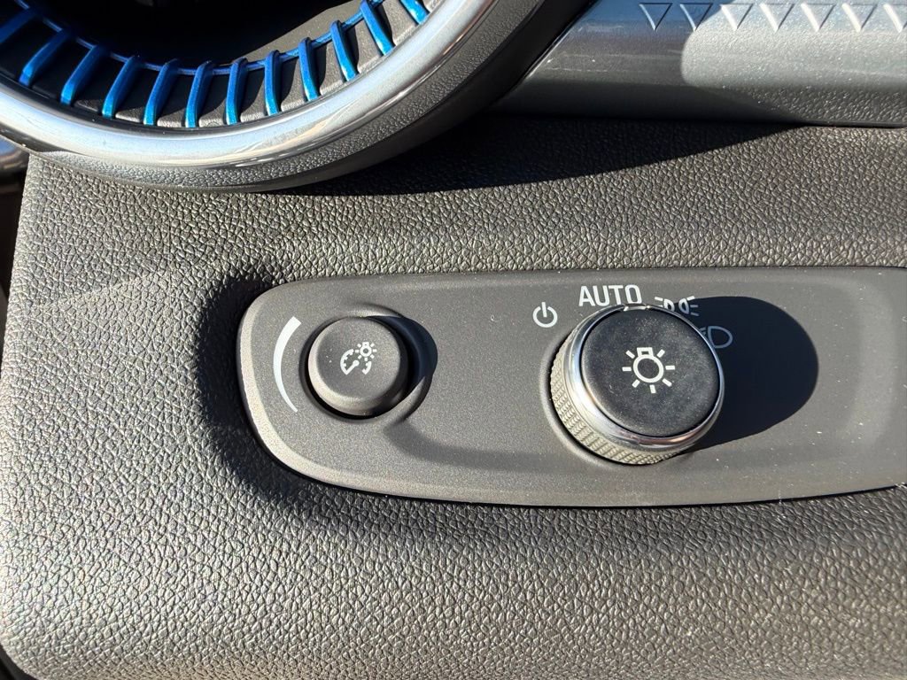 New 2026 Chevrolet Trax LT w/ Sunroof Package image 24