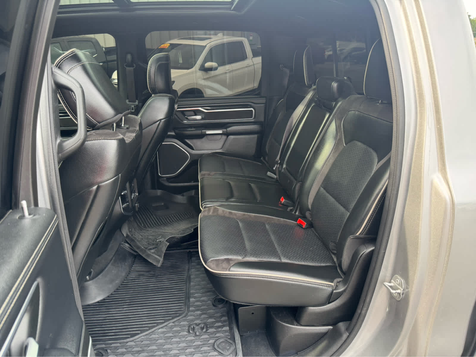 Used 2022 RAM 1500 Laramie AWD/4WD image 17