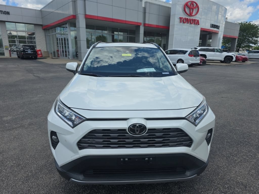 Used 2019 Toyota RAV4 Limited FWD image 3
