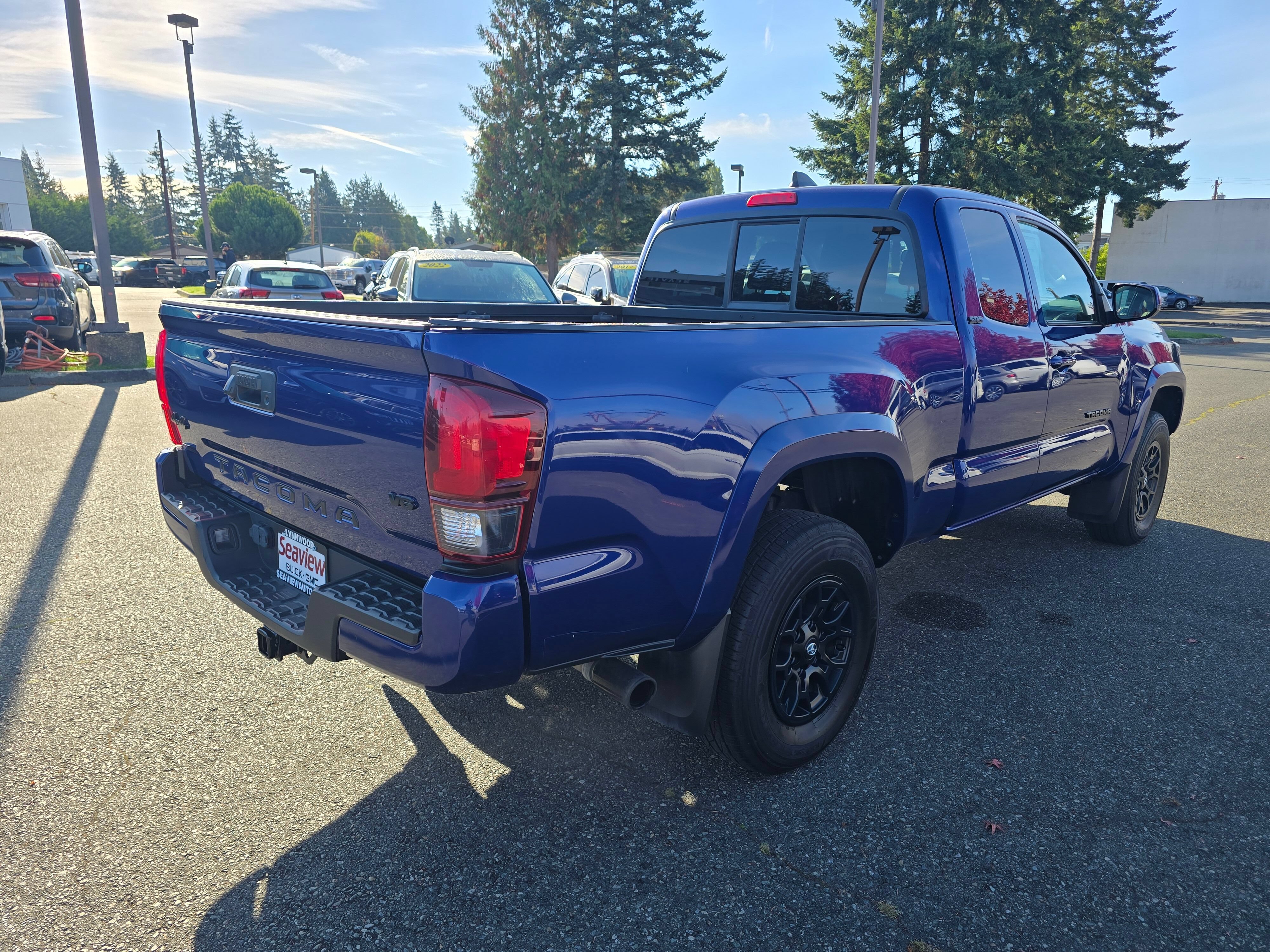 Used 2022 Toyota Tacoma SR5 w/ Black Out Package (TMS) AWD/4WD image 7