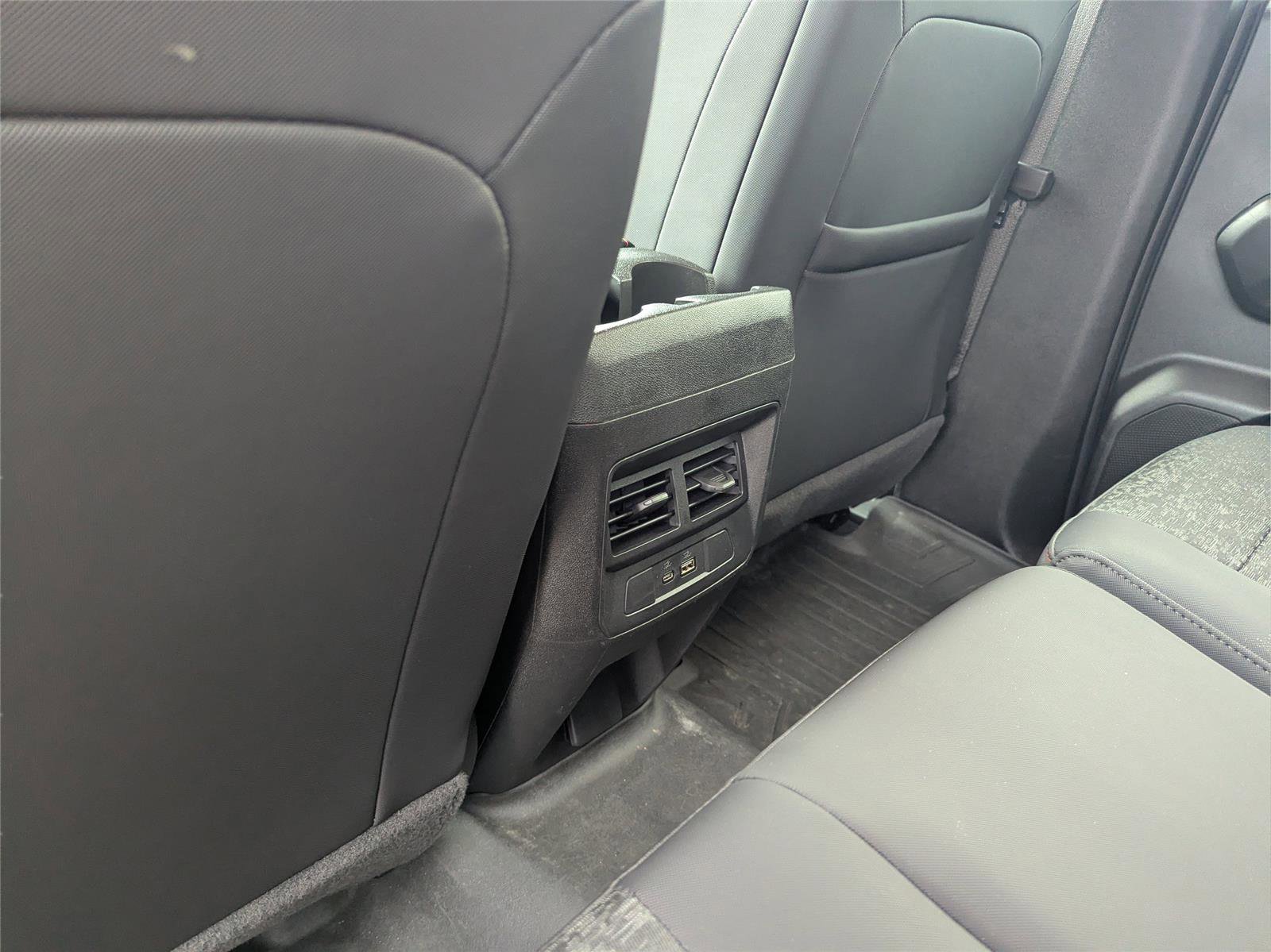 Used 2024 Chevrolet Colorado Z71 w/ Z71 Convenience Package 2 image 15