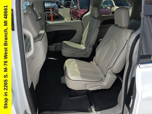 Used 2020 Chrysler Pacifica Limited FWD image 34