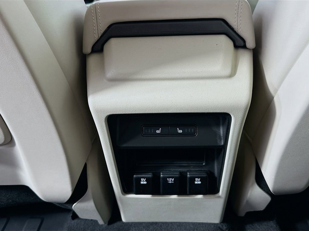 Used 2017 Land Rover Discovery Sport HSE Luxury image 27