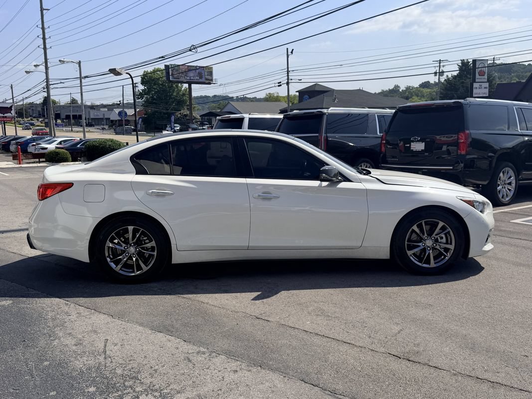 Used 2017 INFINITI Q50 Signature Edition w/ All Weather Package (L93) AWD/4WD image 7