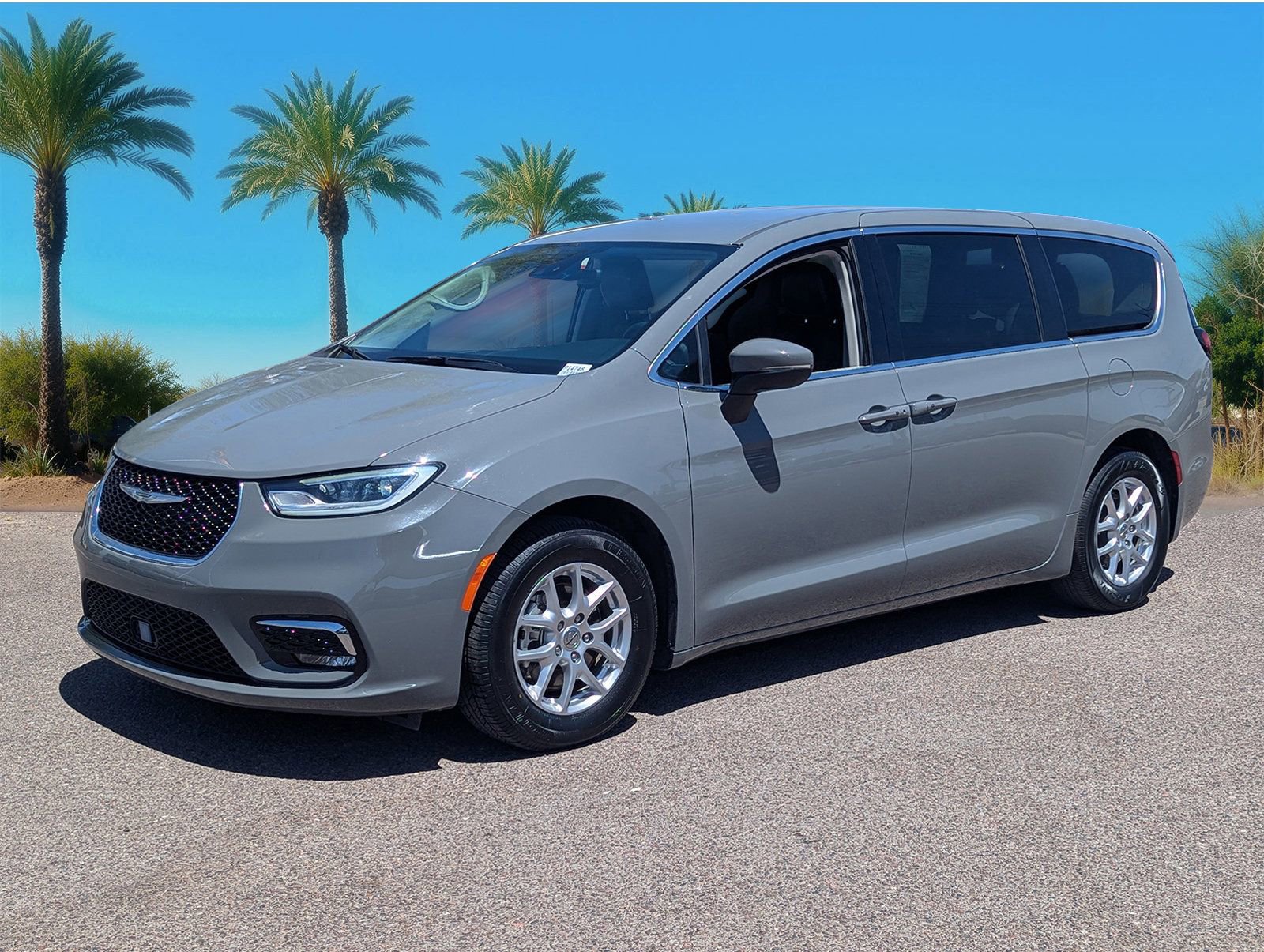 Used 2023 Chrysler Pacifica Touring-L image 31